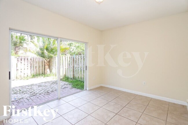 Foto del edificio - 2412 NE 41st Pl