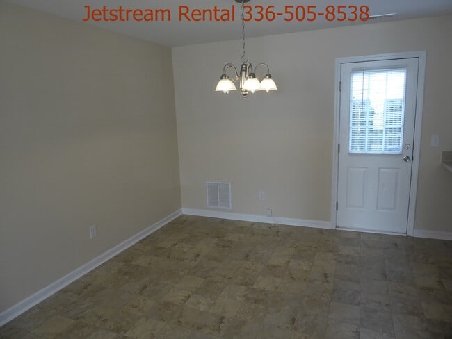 Eat in dining area - 4075 Bentley Dr
