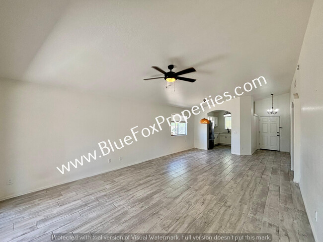 Building Photo - 2089 W Cholla Vista Dr