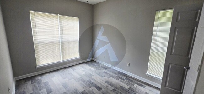 Foto del edificio - 1651 Massachusetts St SW