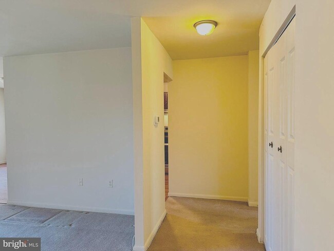 Building Photo - 822 Quince Orchard Blvd