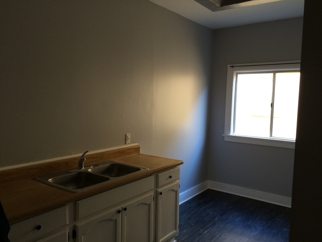 Building Photo - 1316 Fedora St