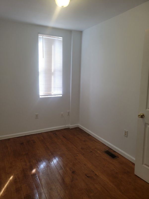 Foto del edificio - 2649 Wilkens Ave