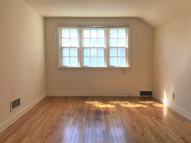 Good Natural Light - 2618 Fairfield Plz
