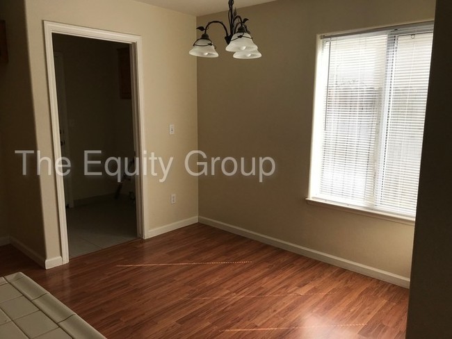 Building Photo - Charming home available with a swimming pool!