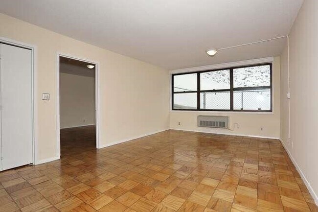 Foto del edificio - 7004 Boulevard E