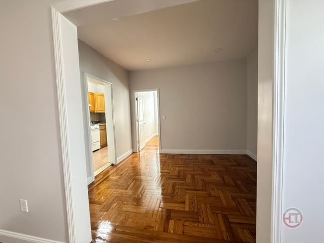 Photo - 1644 Williamsbridge Rd Townhome