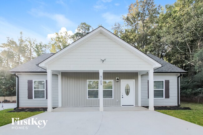 Foto del edificio - 5109 Tuckaseegee Rd