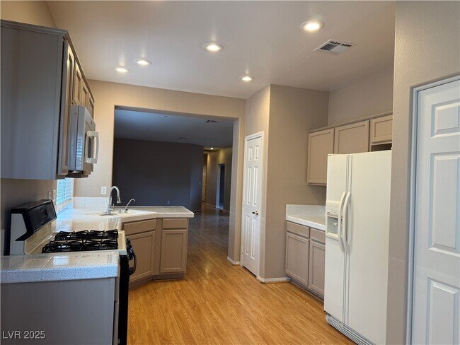 Foto del edificio - 641 Bear Grass St