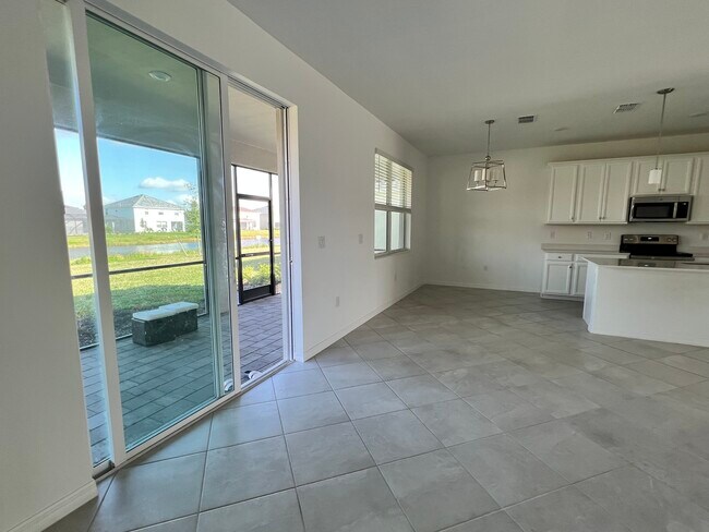 Building Photo - 2585 Kona Wy