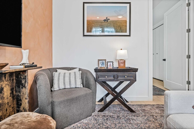 Building Photo - 1601 St Albans Blvd