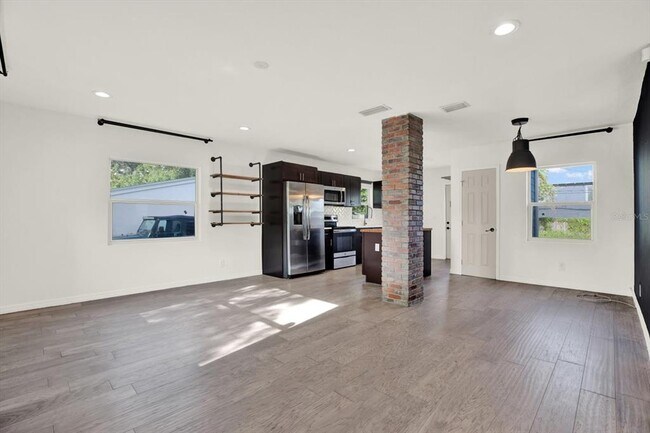 Foto del edificio - 5006 N Suwanee Ave