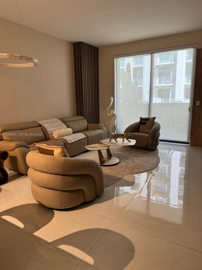 Foto del edificio - 301 Altara Ave