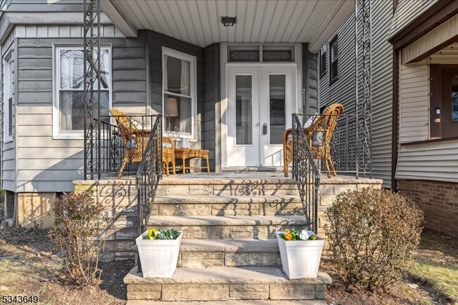 Building Photo - 211 Hillside Ave