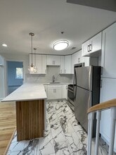 Sr. Loft Fresh Renovation - Mariner's Landing Apartments