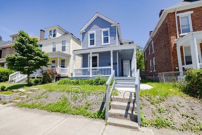 Foto del edificio - 358 1/2 Saint Clair Ave