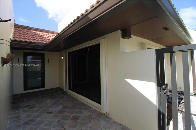 Foto del edificio - 19246 NW 64th Ct