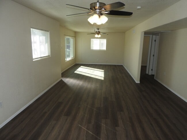 Foto del edificio - Corner Lot house