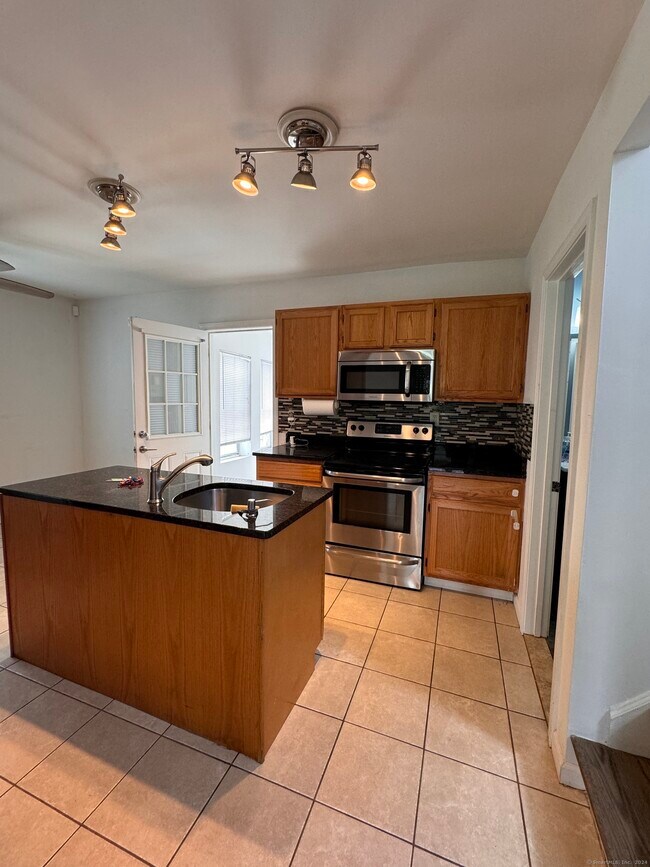 Foto del edificio - 213 Buckingham Ave