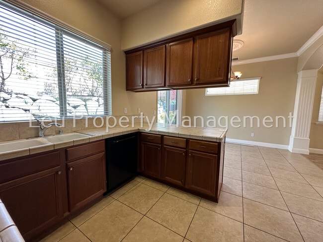 Building Photo - 8221 Ashcrest Ln