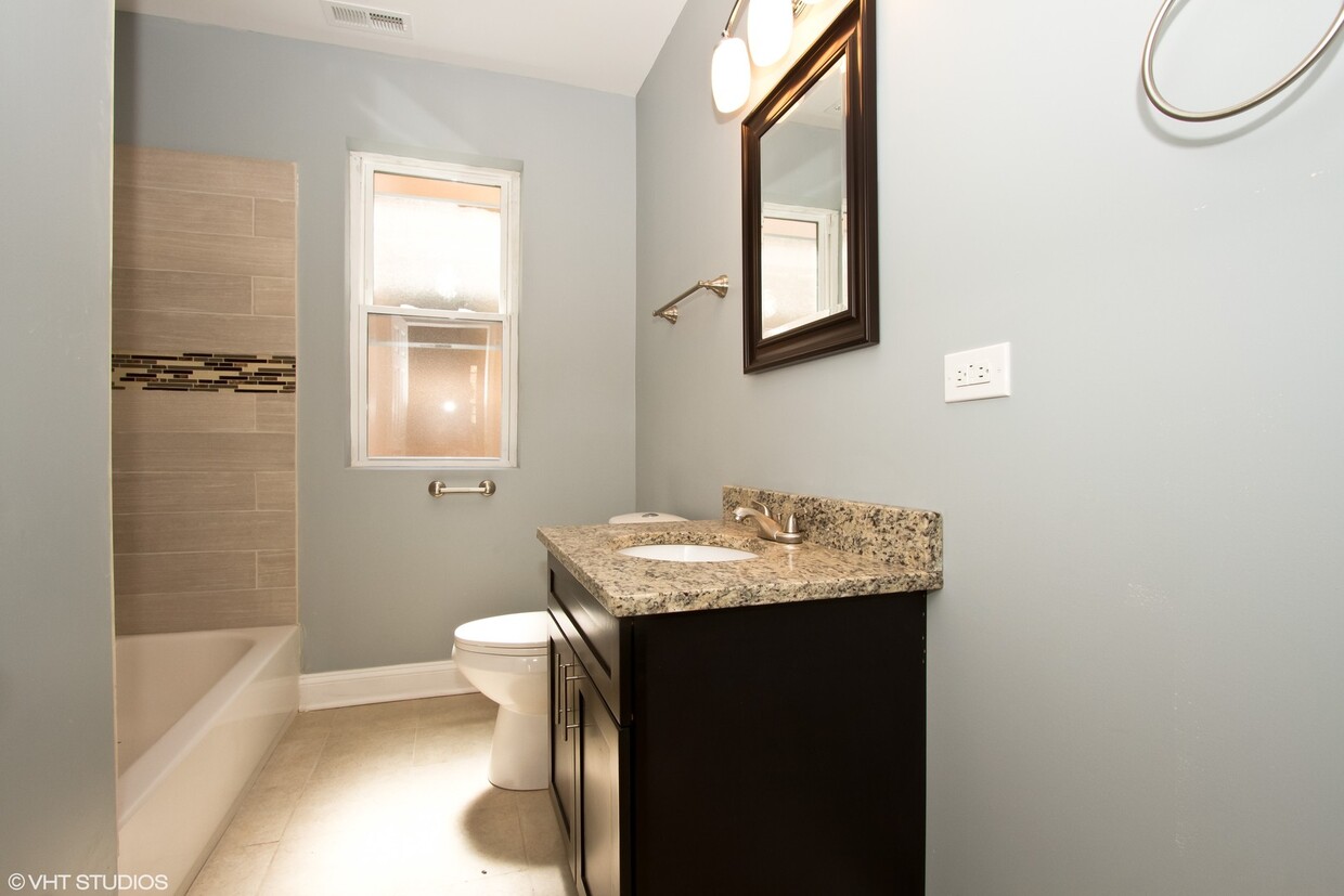Foto principal - 7943 S Drexel Ave
