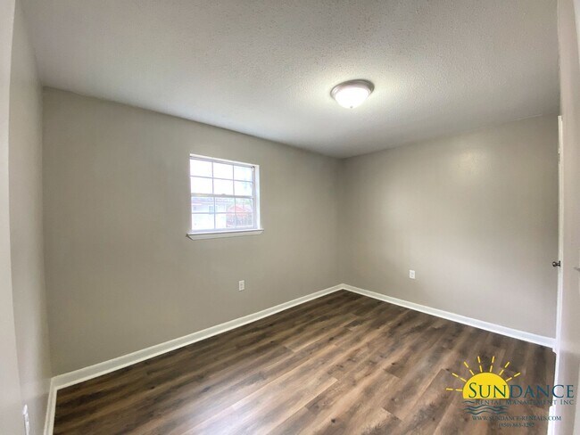 Building Photo - Great 2 Bedroom Unit in Fort Walton Beach