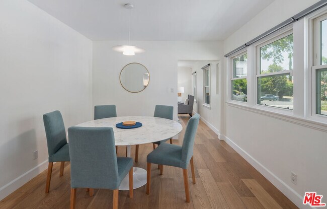 Foto del edificio - 5664 Donna Ave