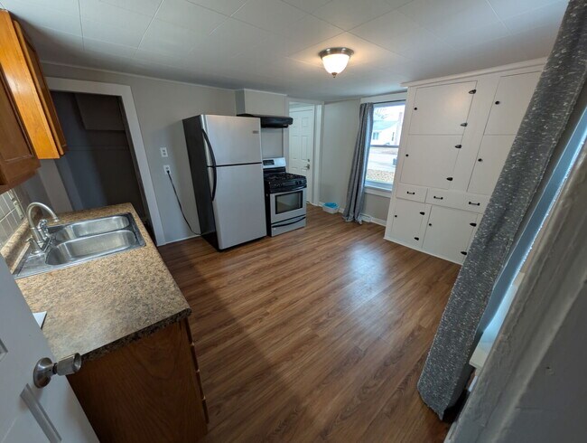 Building Photo - 216 N 9th St