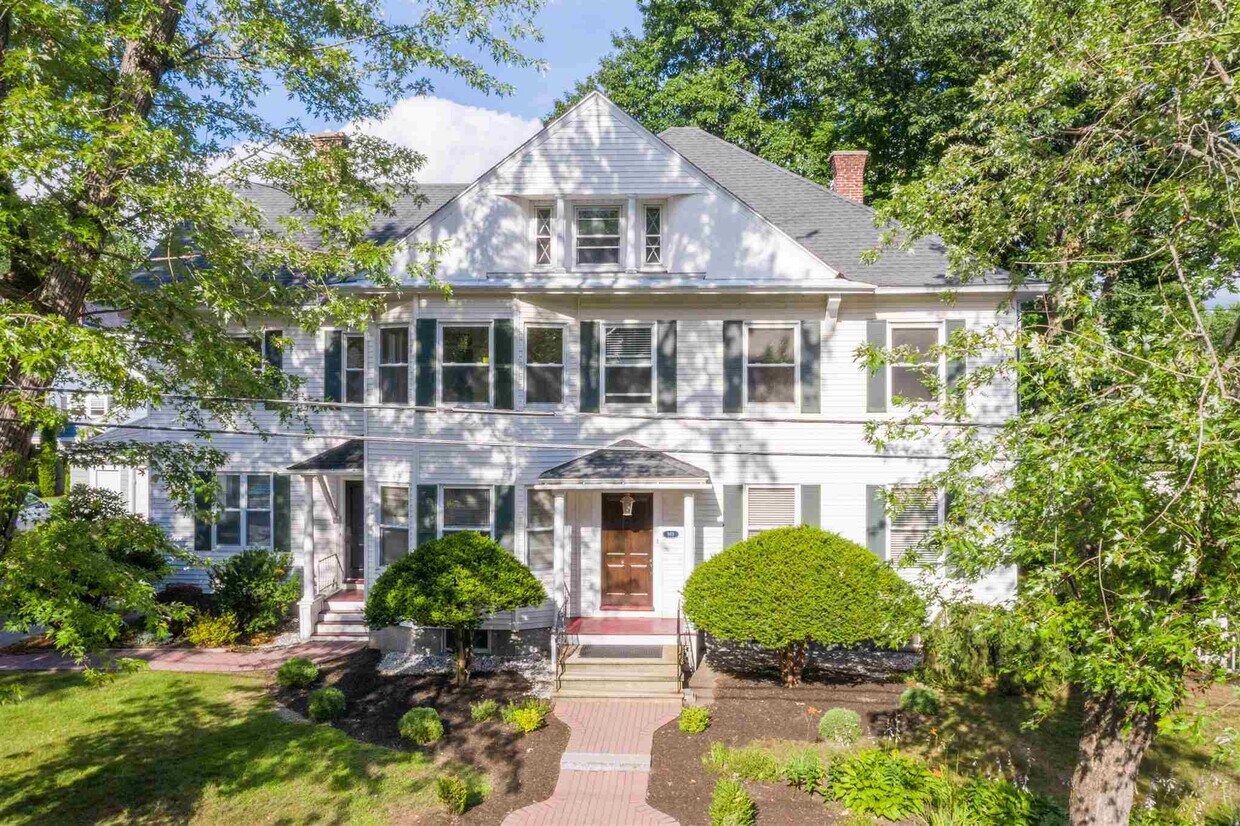 969 Chestnut St, Manchester, NH 03104 Condo for Rent in Manchester