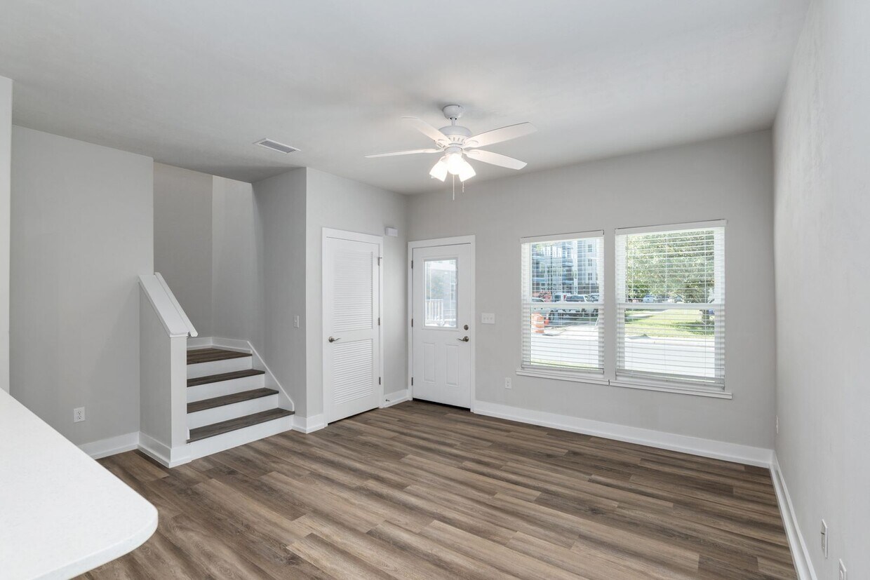 UNDER CONSTUCTION ! 3 BED/ 3 BATH NEAR UF!... Alquileres en