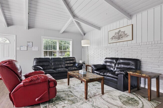 Foto del edificio - 743 Greenhaven Dr