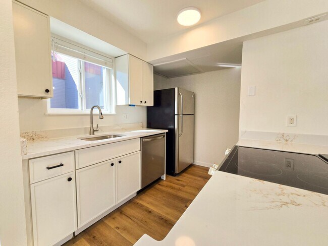 Foto del edificio - Bright 1-bedroom loft in the heart of Boulder- Available Now
