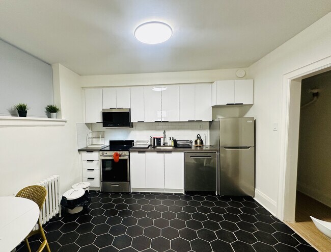 Photo du bâtiment - 597 St Clair Ave W