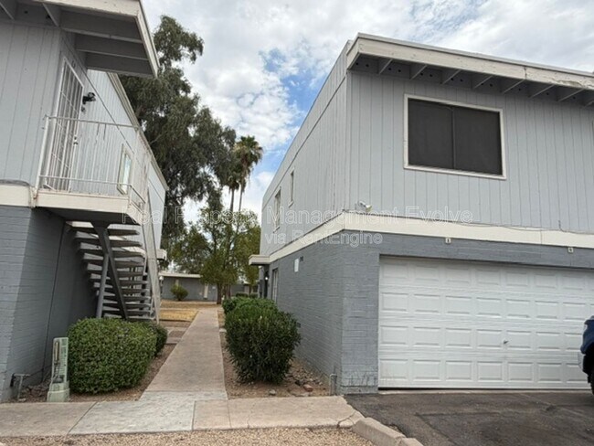 Building Photo - 2689 W Ocotillo Rd