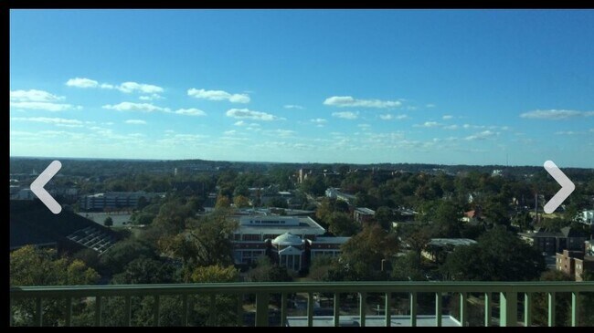 Foto del edificio - 300 S Duval St