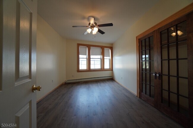 Building Photo - 1109 Main Ave
