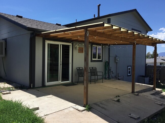 Building Photo - 2165 Ambleside Dr