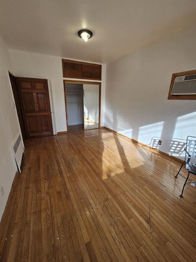 Foto del edificio - 7411 Park Ave