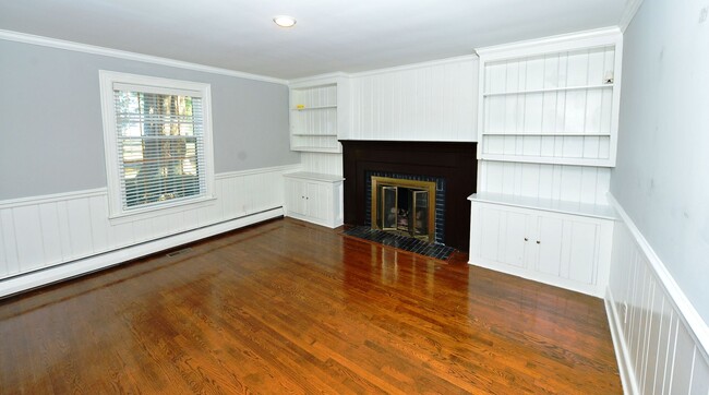 Building Photo - Water View, private wooded lot on dead end...