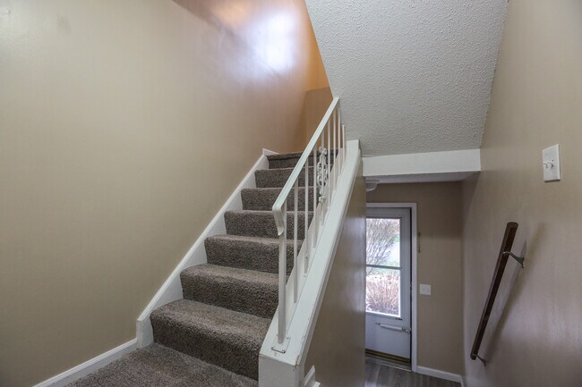 Foto del edificio - 6373 Sterling Cir