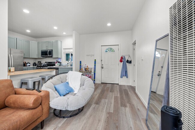 Foto del edificio - Brand new!