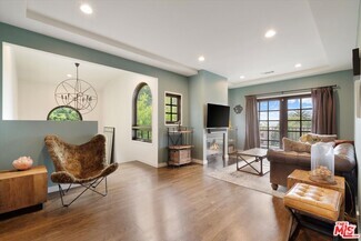 Building Photo - 816 Hyperion Ave