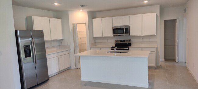 Building Photo - 798 Carlyle Way