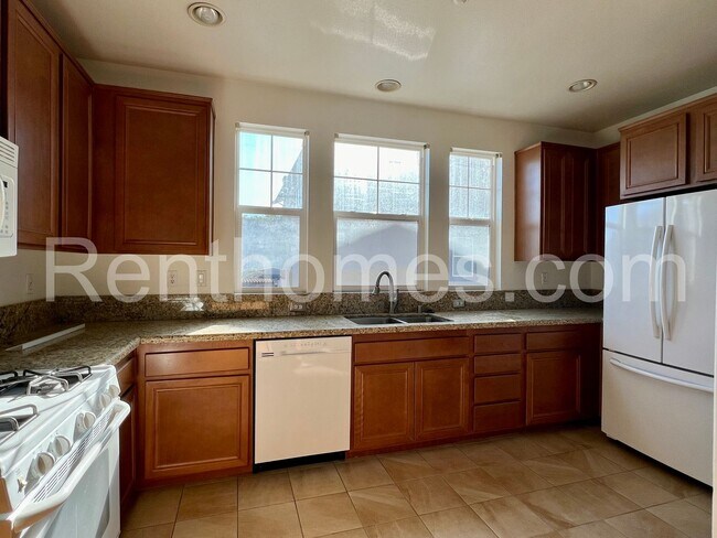 Foto del edificio - 16956 Laurel Hill Ln