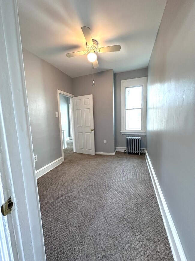 Foto del edificio - 1832 Dudley St