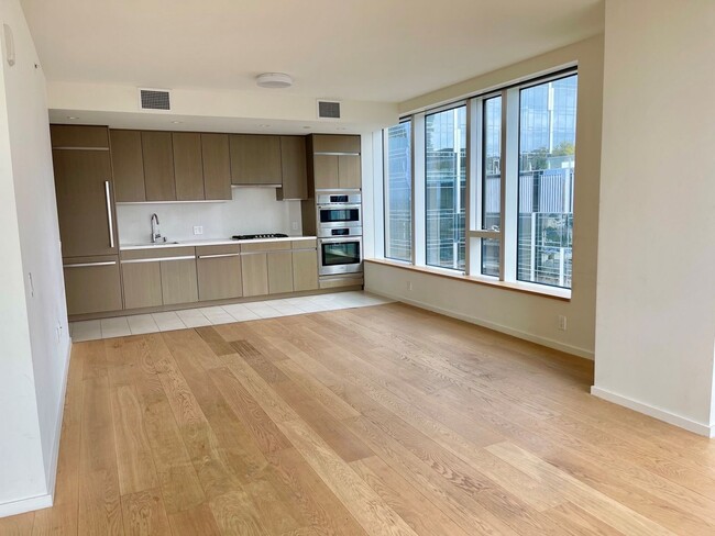 Building Photo - Amazing Views - 1 Bedroom 1 1/2 Luxury Con...