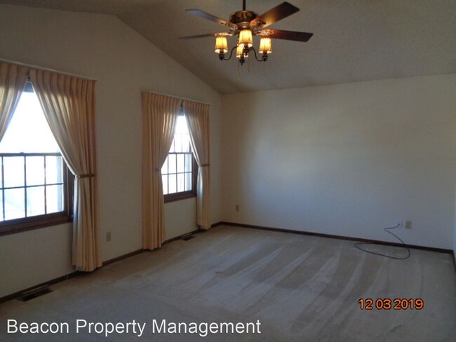 Building Photo - 4 br, 3.5 bath House - 13295 Monroe Way