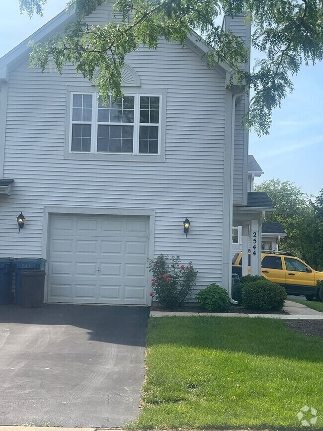 Building Photo - 2544 Dickens Dr