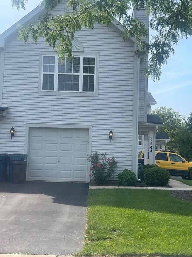 Foto principal - 2544 Dickens Dr