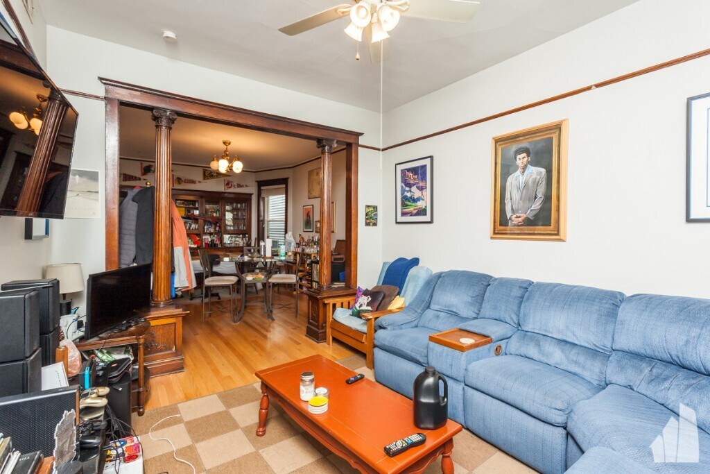 Primary Photo - 1415 W Henderson St